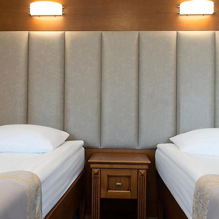 Hotel Lviv Ngoại thất bức ảnh