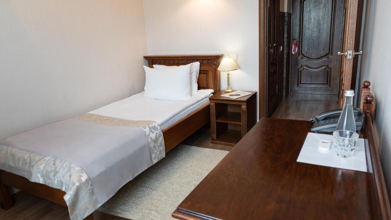 Hotel Lviv Ngoại thất bức ảnh
