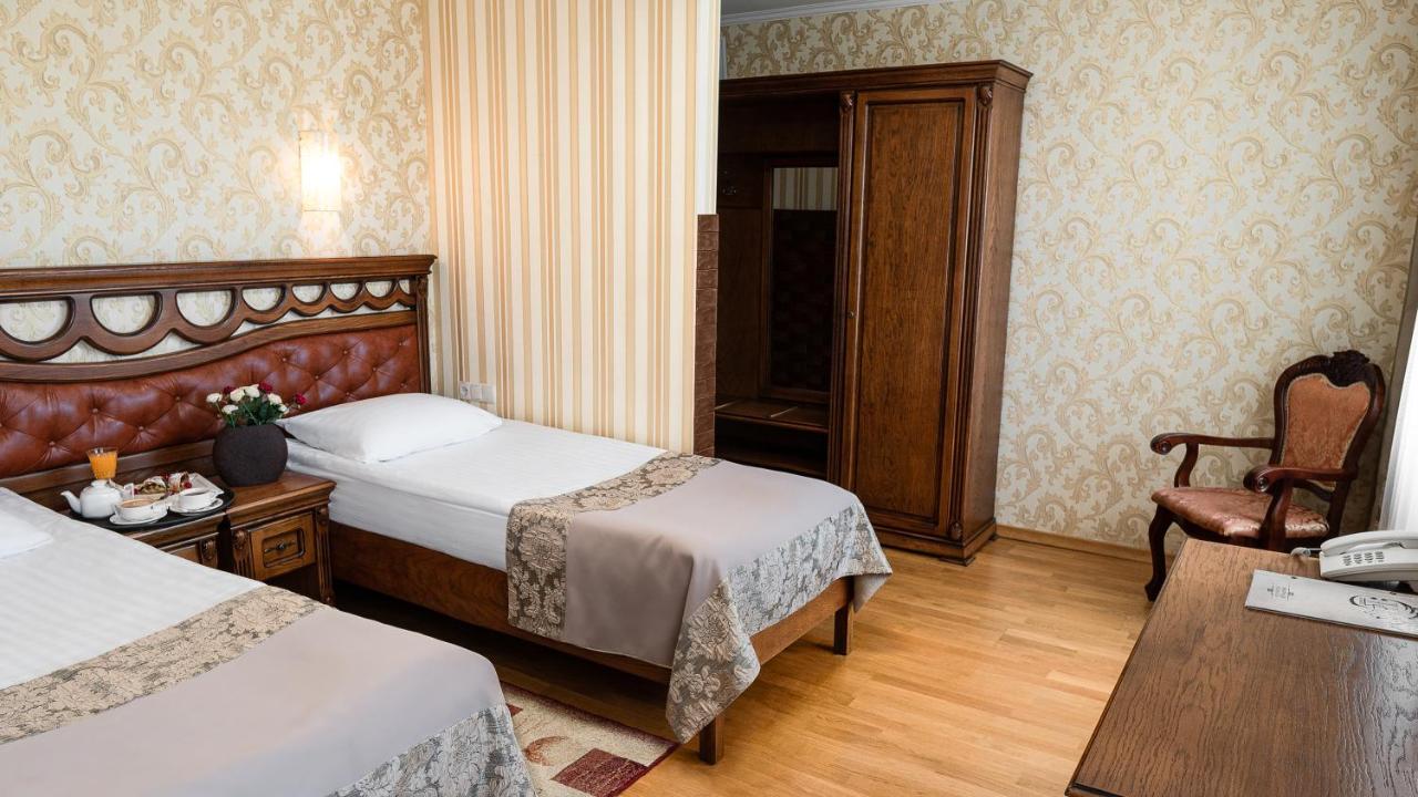 Hotel Lviv Ngoại thất bức ảnh