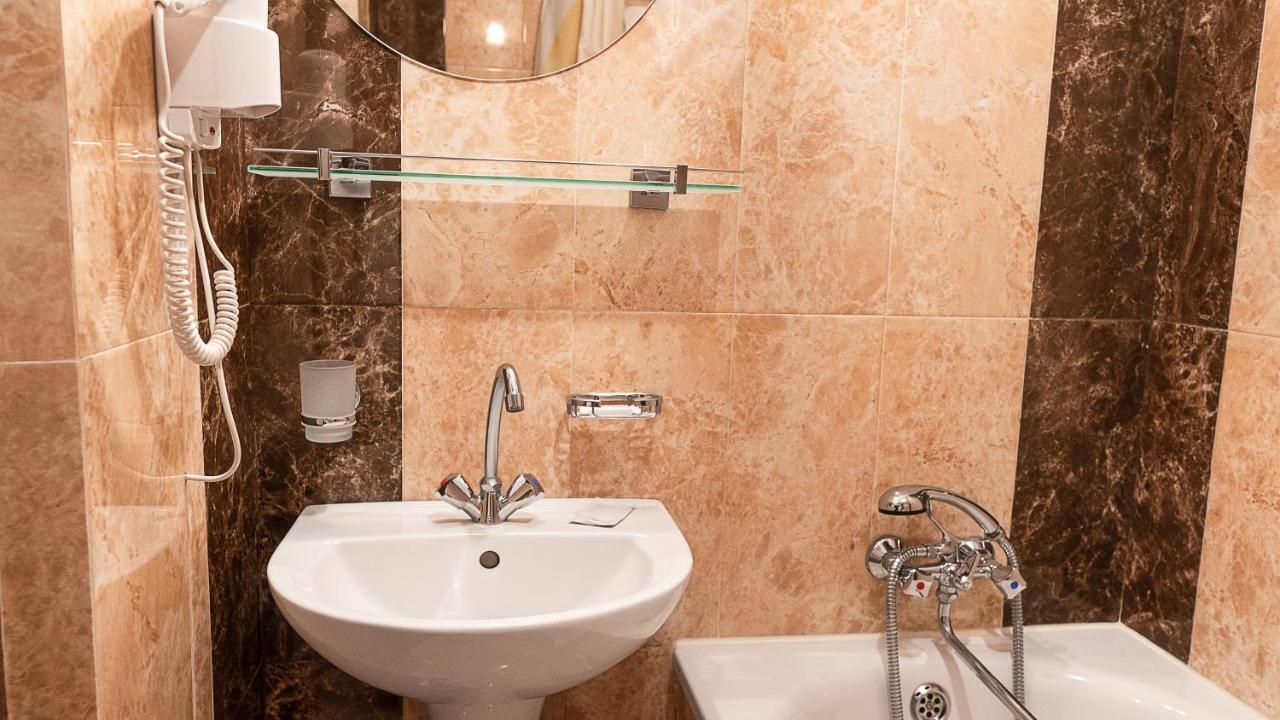 Hotel Lviv Ngoại thất bức ảnh