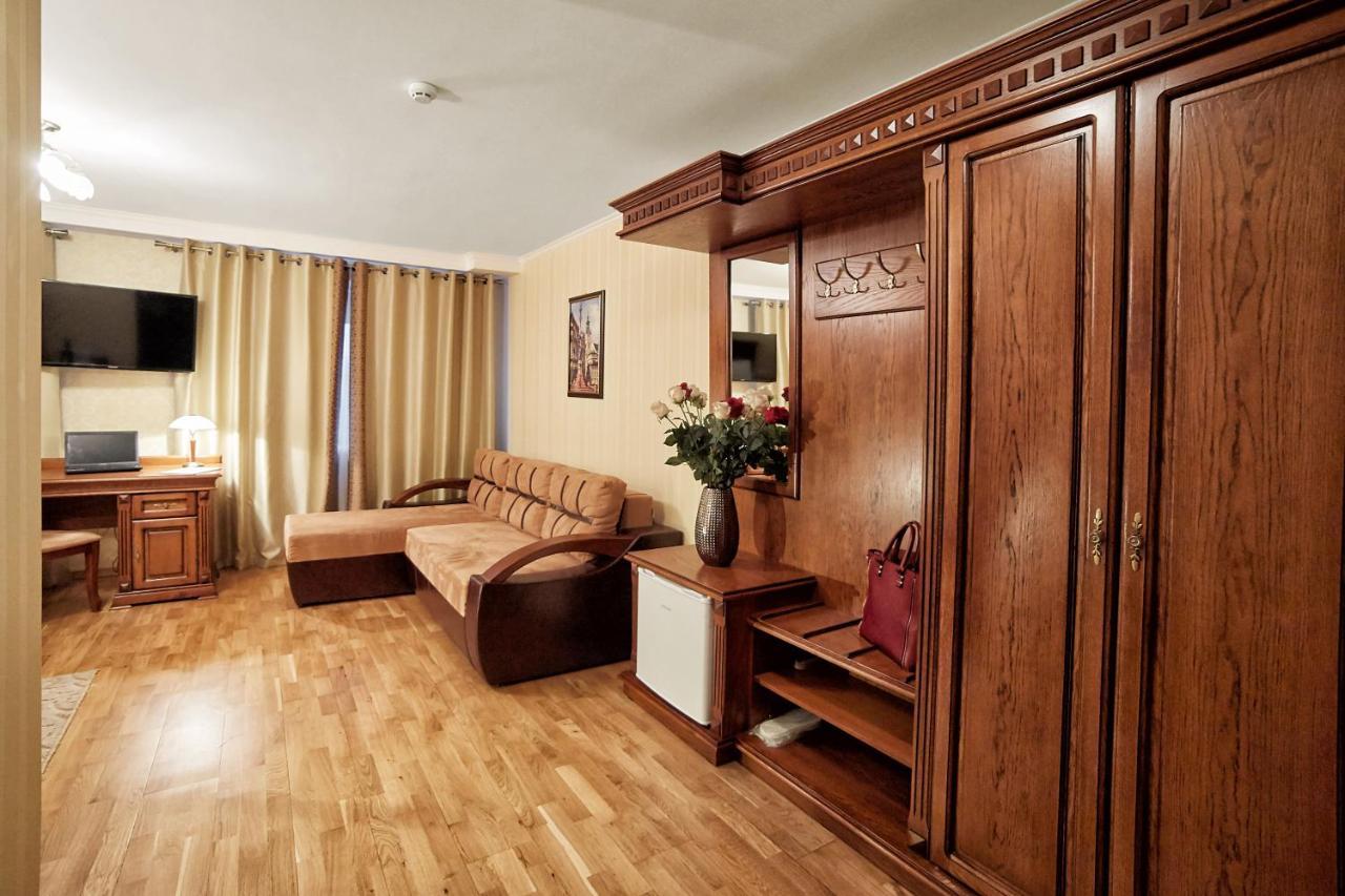 Hotel Lviv Ngoại thất bức ảnh