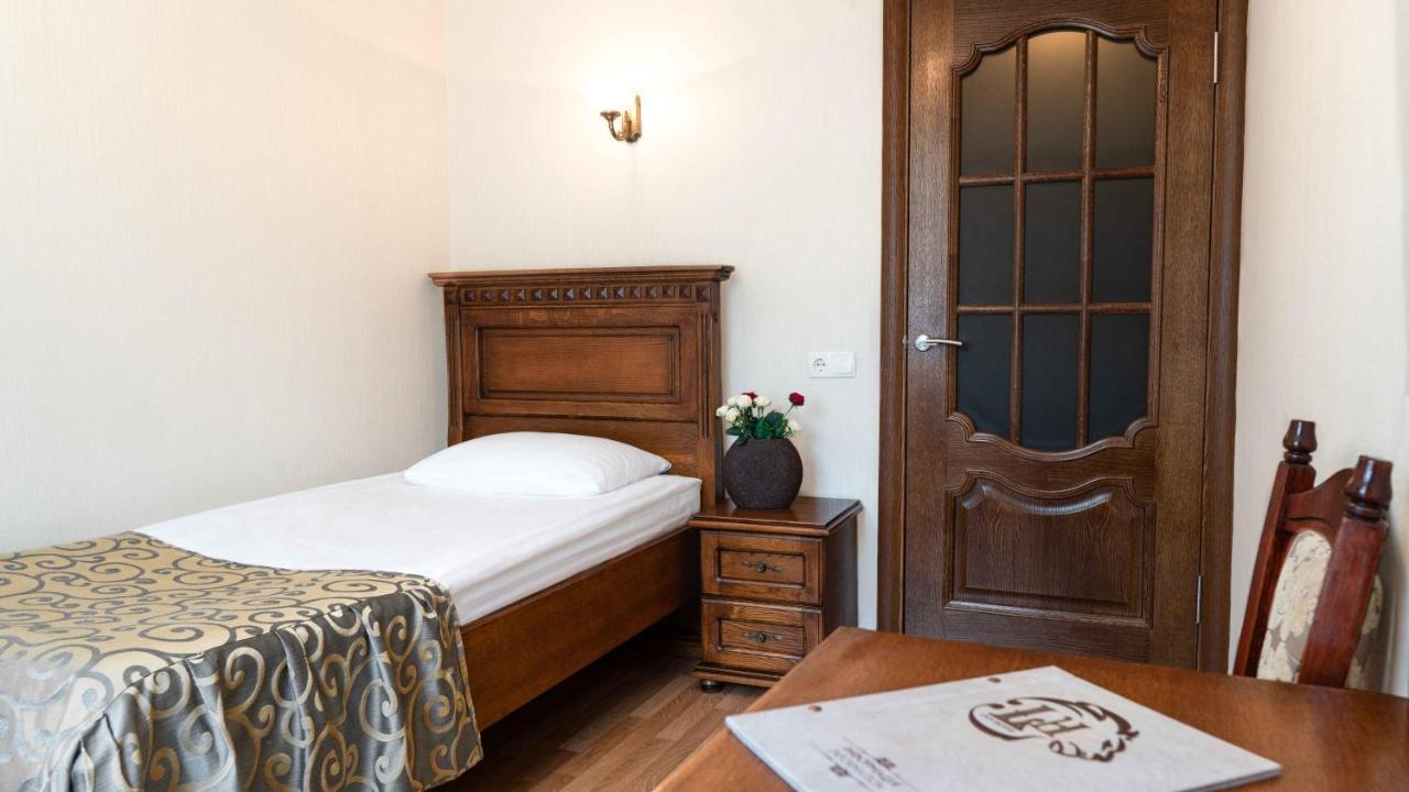 Hotel Lviv Ngoại thất bức ảnh