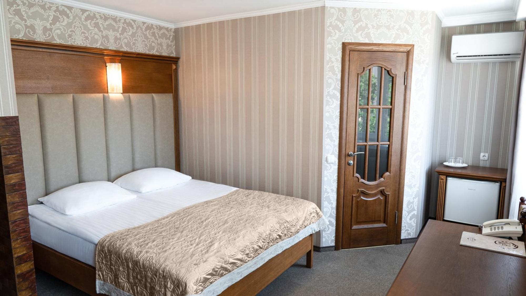 Hotel Lviv Ngoại thất bức ảnh