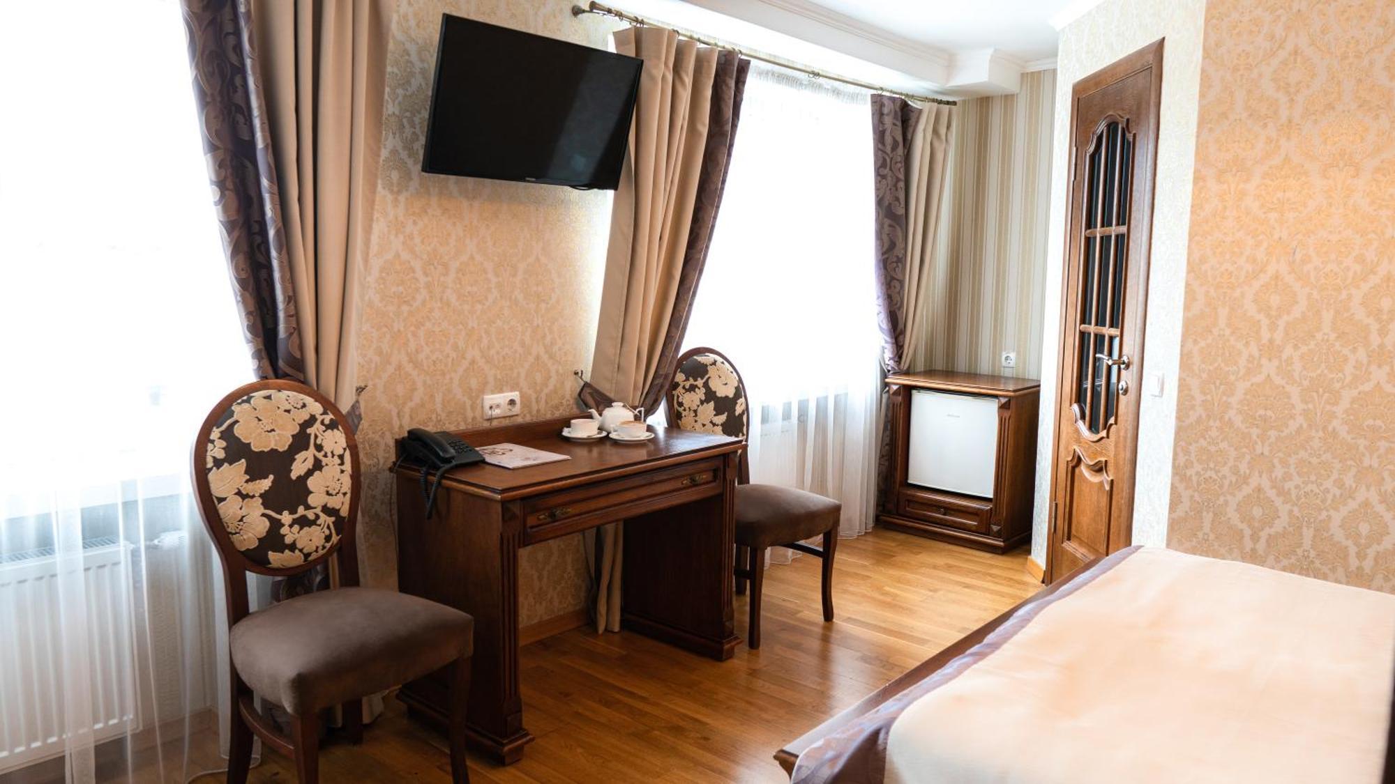 Hotel Lviv Ngoại thất bức ảnh